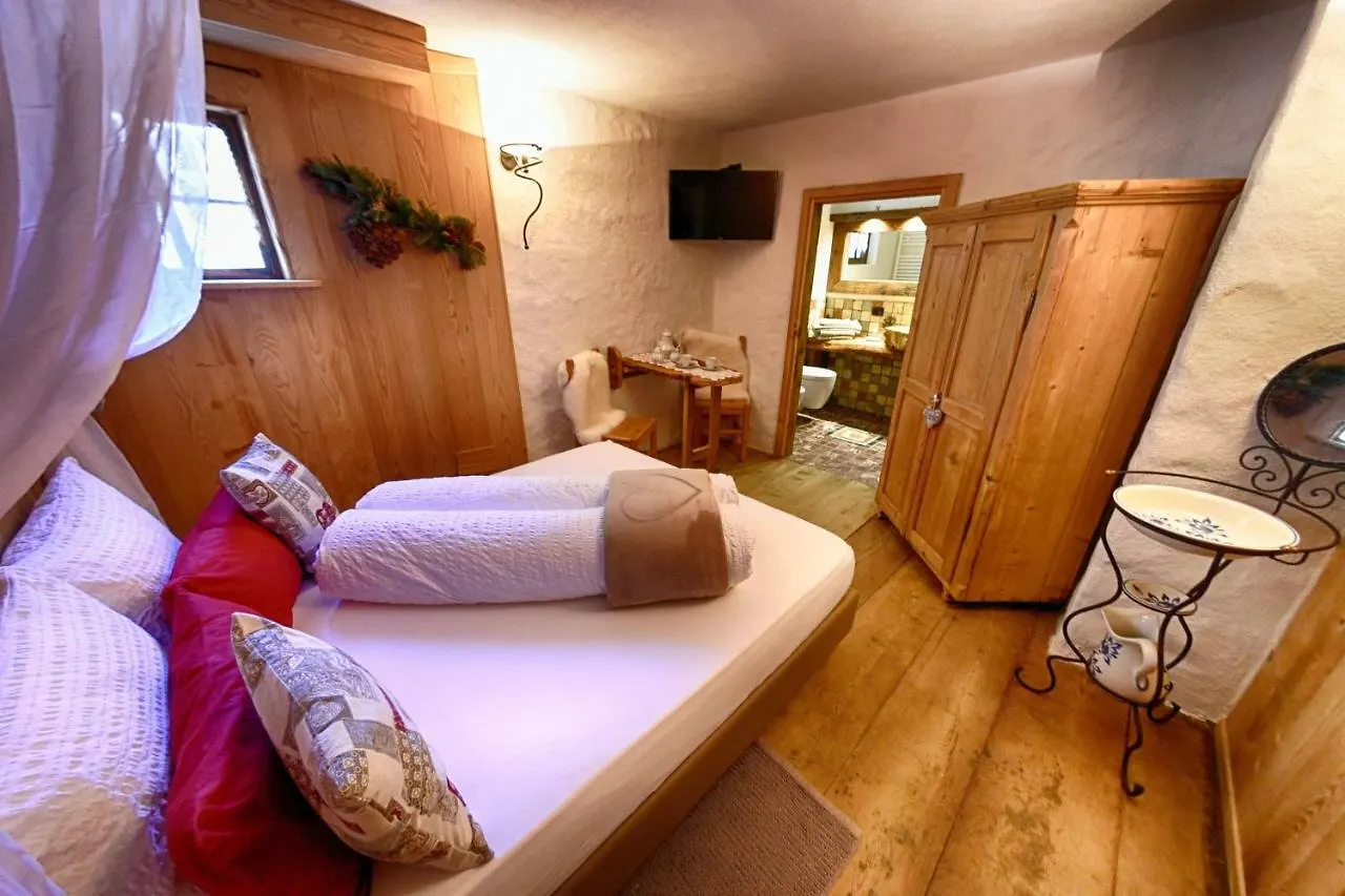 Farm stay Agriturismo Baita De L'All Isolaccia Italy